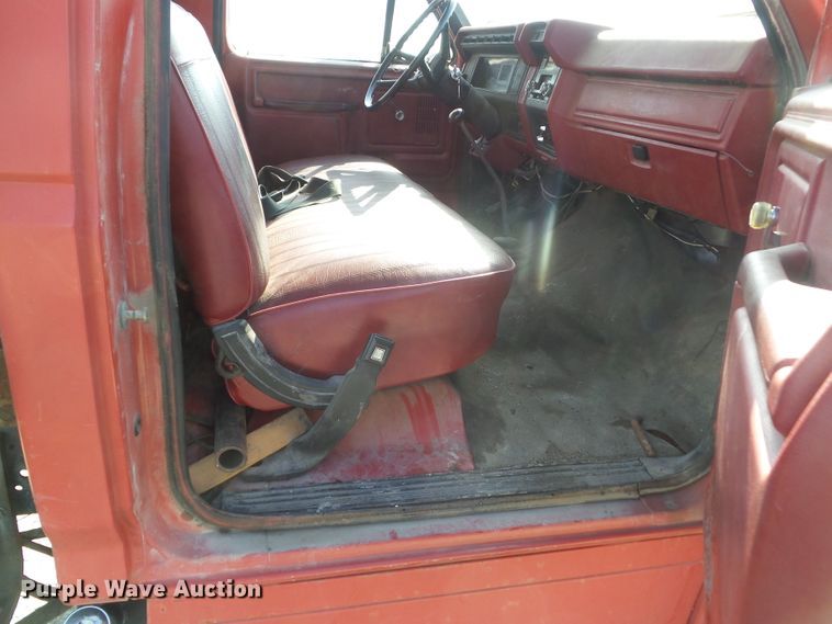 image for item DA7094 1982 Ford F700  dump truck