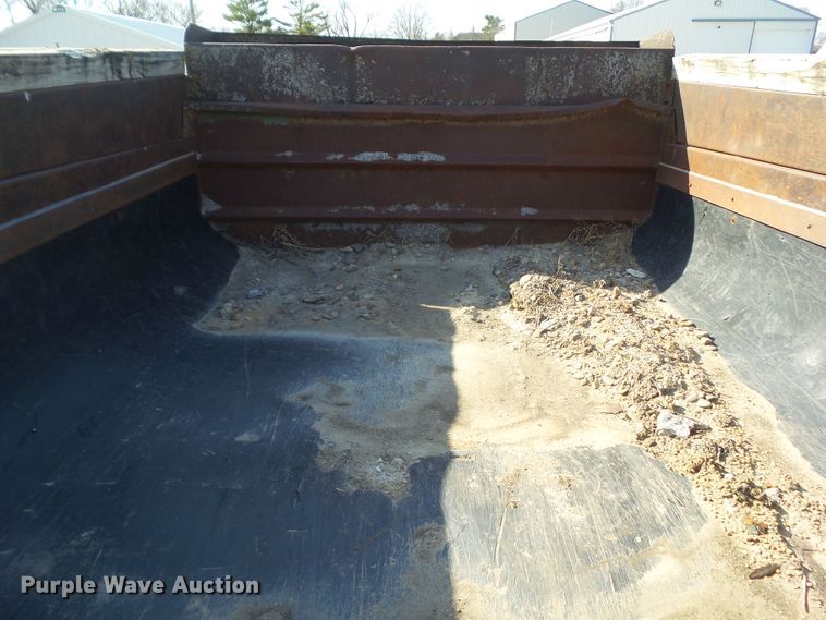 image for item DA7094 1982 Ford F700  dump truck