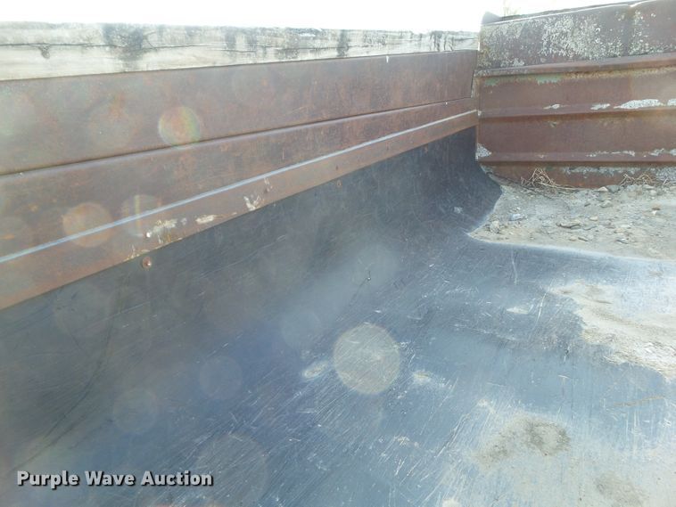 image for item DA7094 1982 Ford F700  dump truck