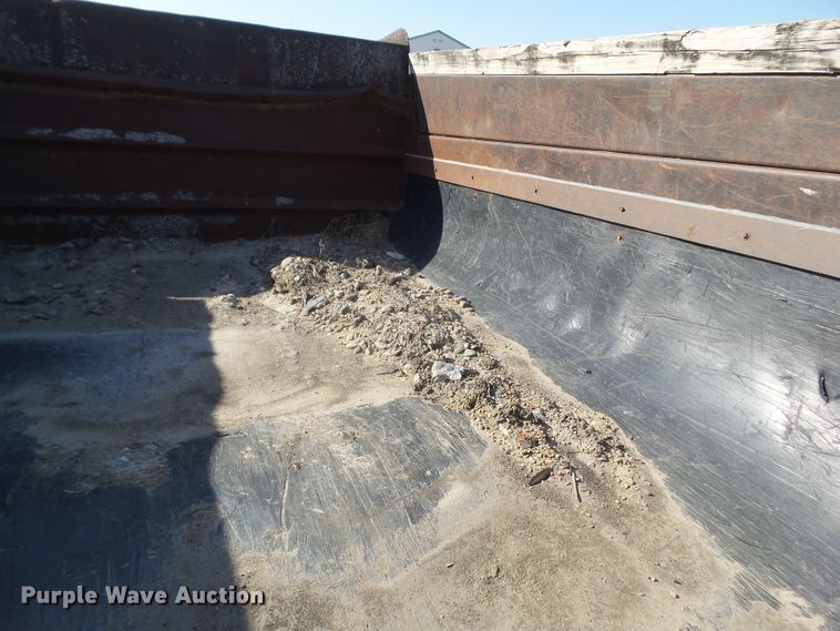 image for item DA7094 1982 Ford F700  dump truck