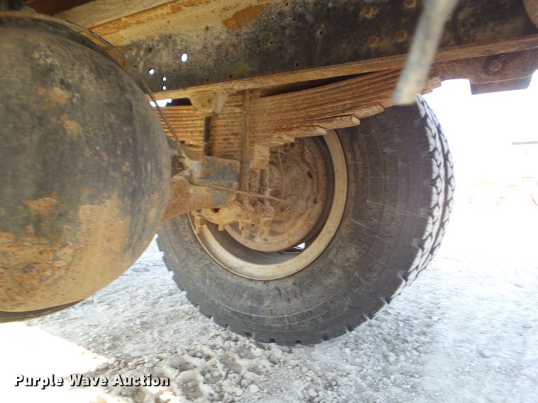 image for item DA7094 1982 Ford F700  dump truck