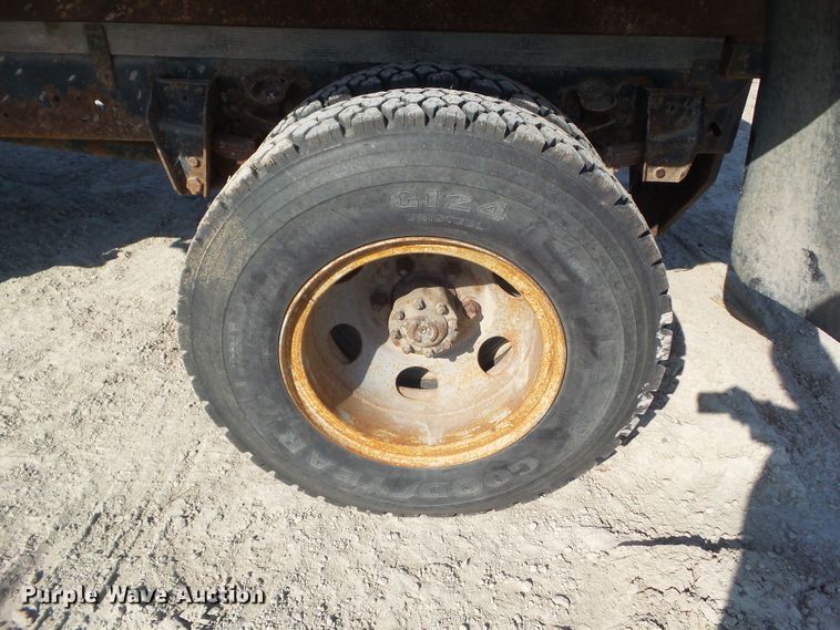 image for item DA7094 1982 Ford F700  dump truck