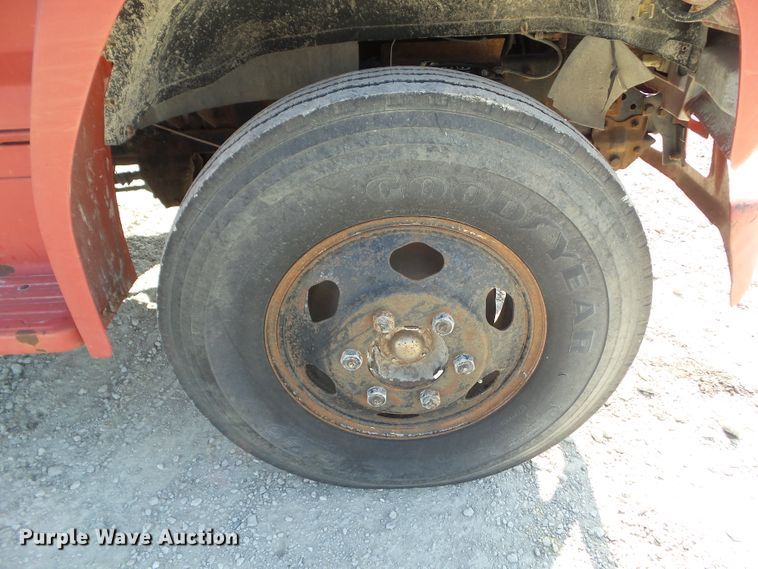 image for item DA7094 1982 Ford F700  dump truck