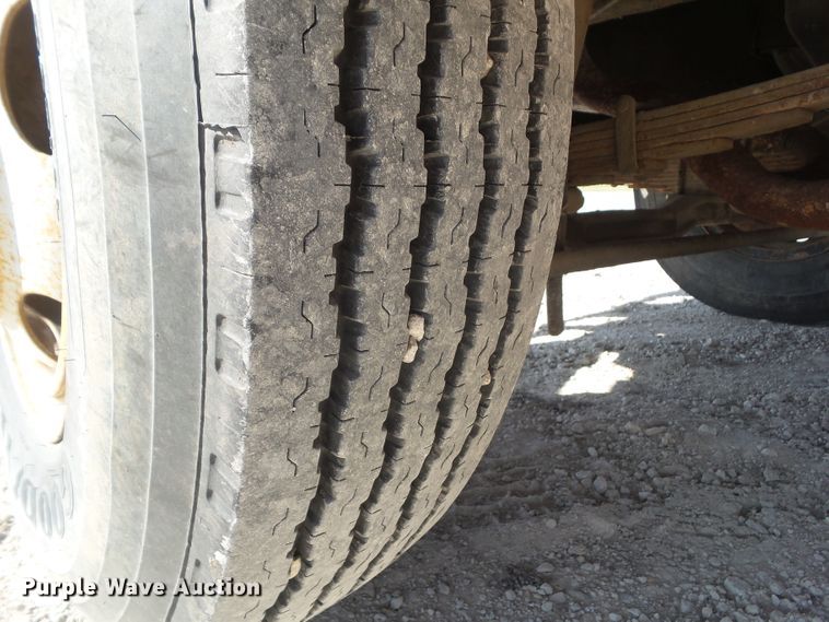 image for item DA7094 1982 Ford F700  dump truck