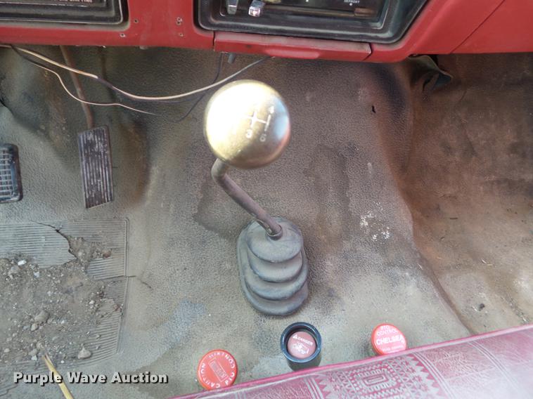 image for item DA7094 1982 Ford F700  dump truck