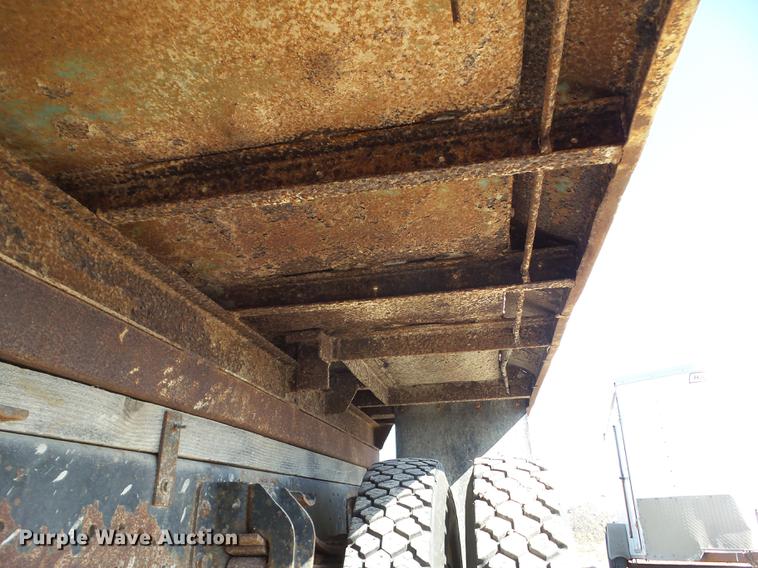 image for item DA7094 1982 Ford F700  dump truck