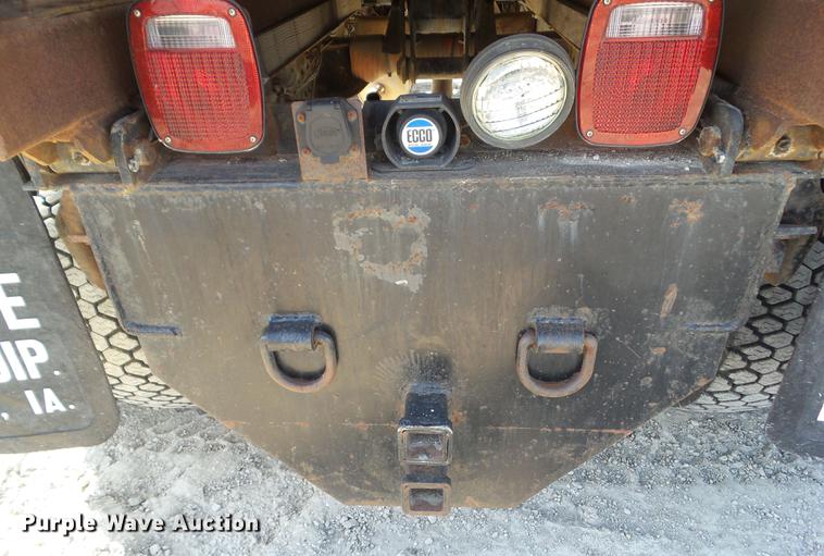 image for item DA7094 1982 Ford F700  dump truck