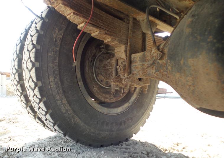 image for item DA7094 1982 Ford F700  dump truck