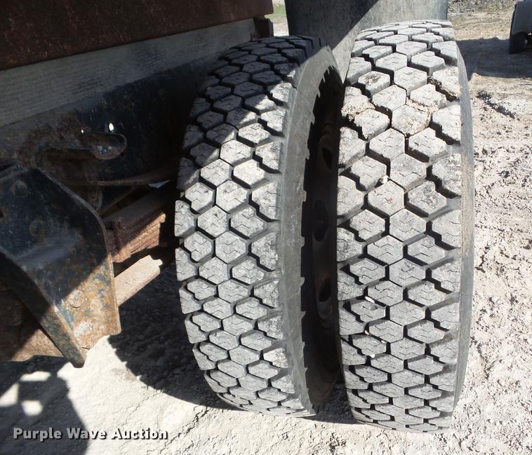 image for item DA7094 1982 Ford F700  dump truck