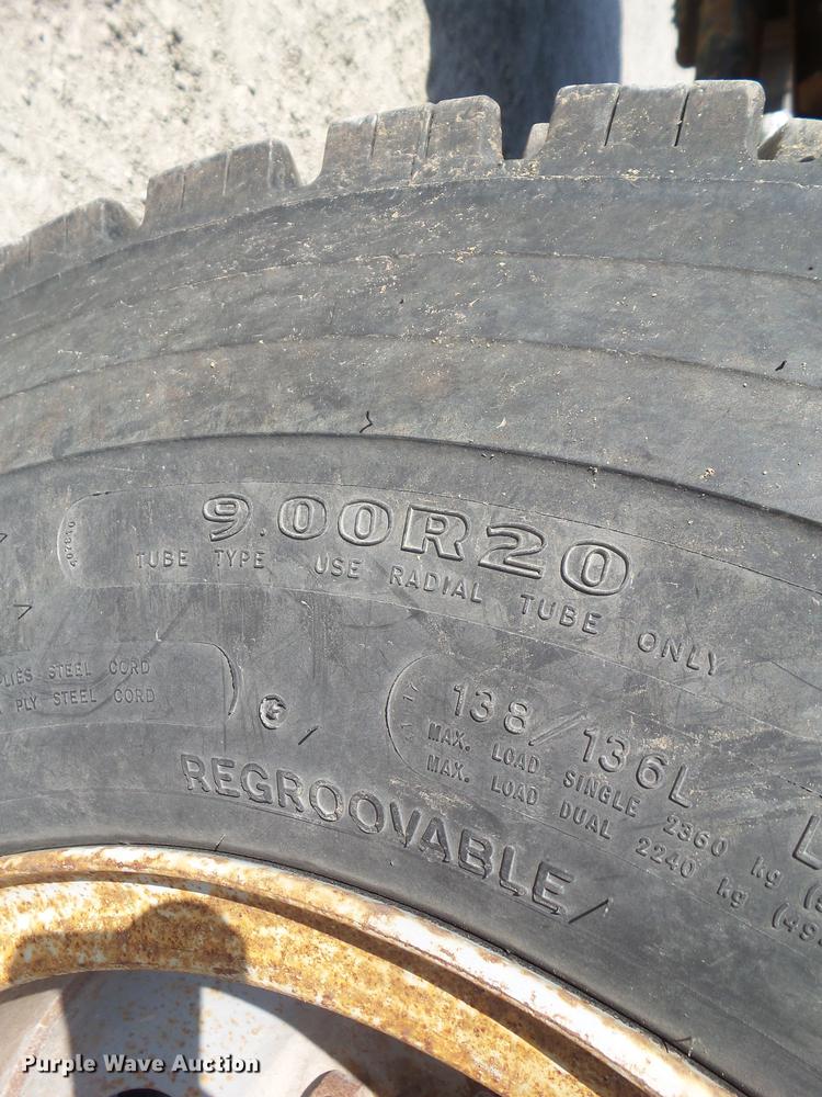 image for item DA7094 1982 Ford F700  dump truck