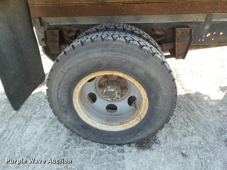 image for item DA7094 1982 Ford F700  dump truck