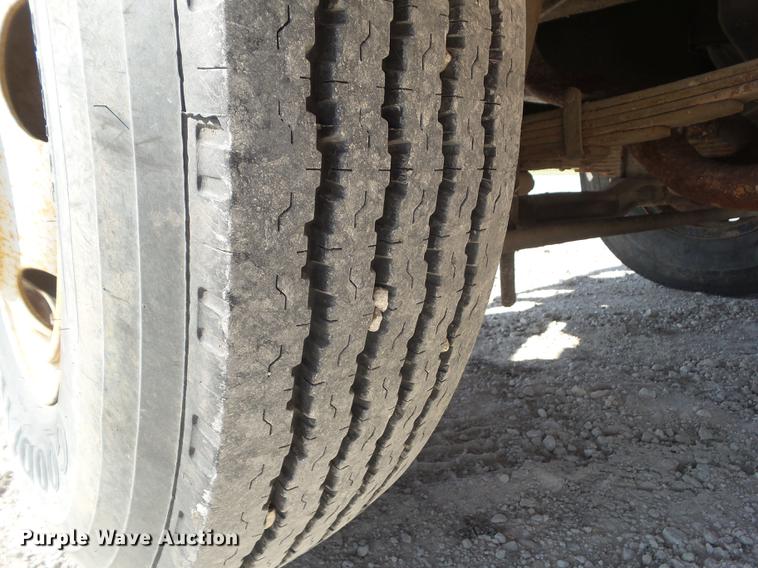 image for item DA7094 1982 Ford F700  dump truck