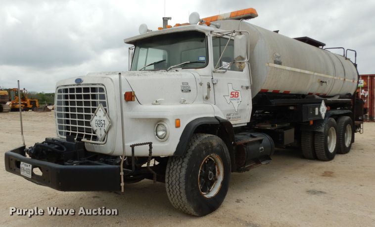 image for item DC2176 1984 Ford LTS8000  oil distributor truck