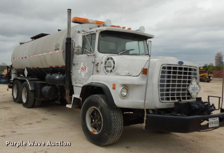 image for item DC2176 1984 Ford LTS8000  oil distributor truck