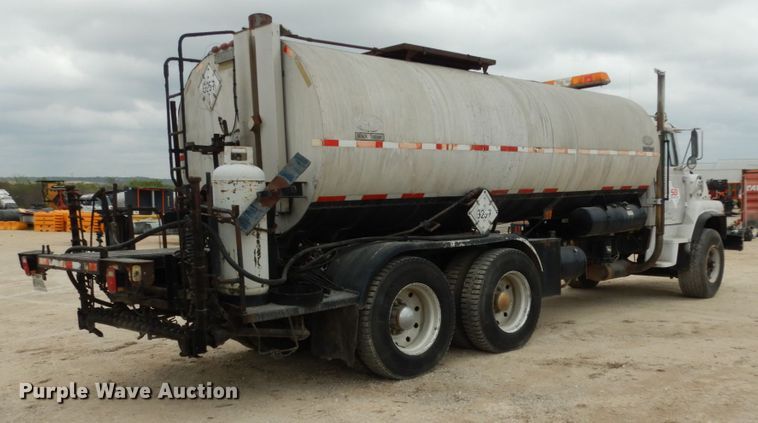 image for item DC2176 1984 Ford LTS8000  oil distributor truck