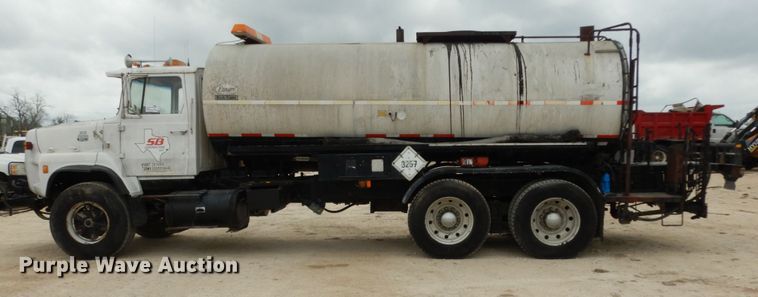 image for item DC2176 1984 Ford LTS8000  oil distributor truck