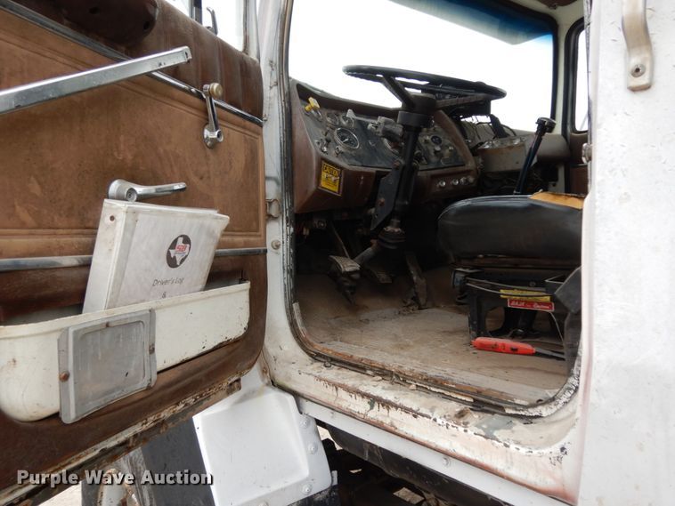 image for item DC2176 1984 Ford LTS8000  oil distributor truck