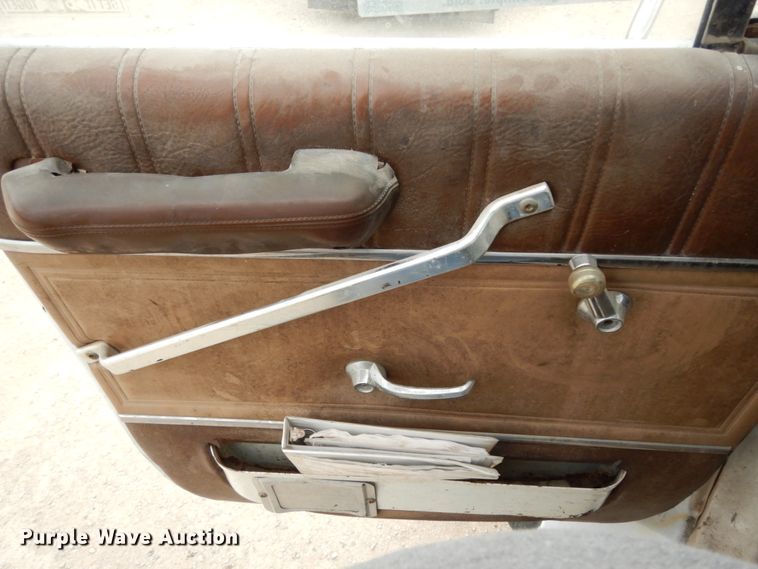 image for item DC2176 1984 Ford LTS8000  oil distributor truck