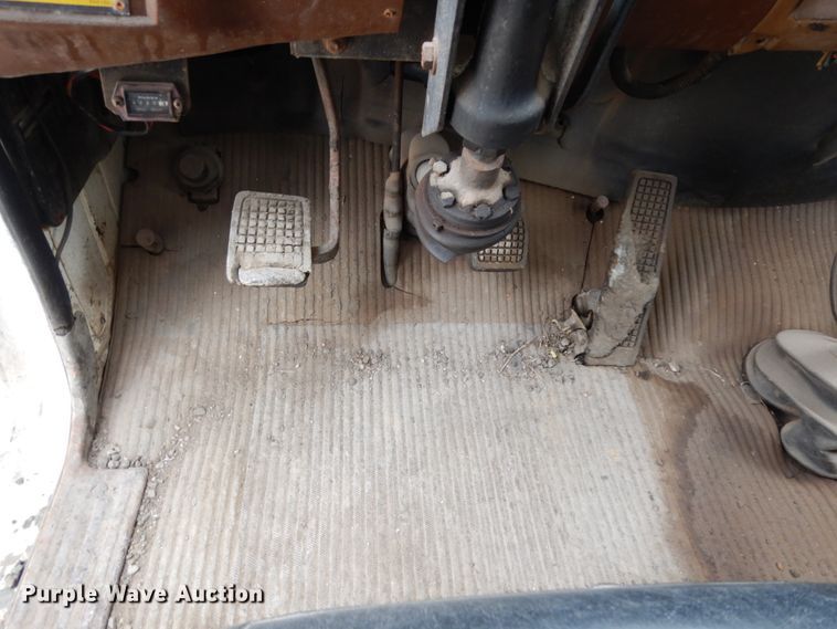 image for item DC2176 1984 Ford LTS8000  oil distributor truck