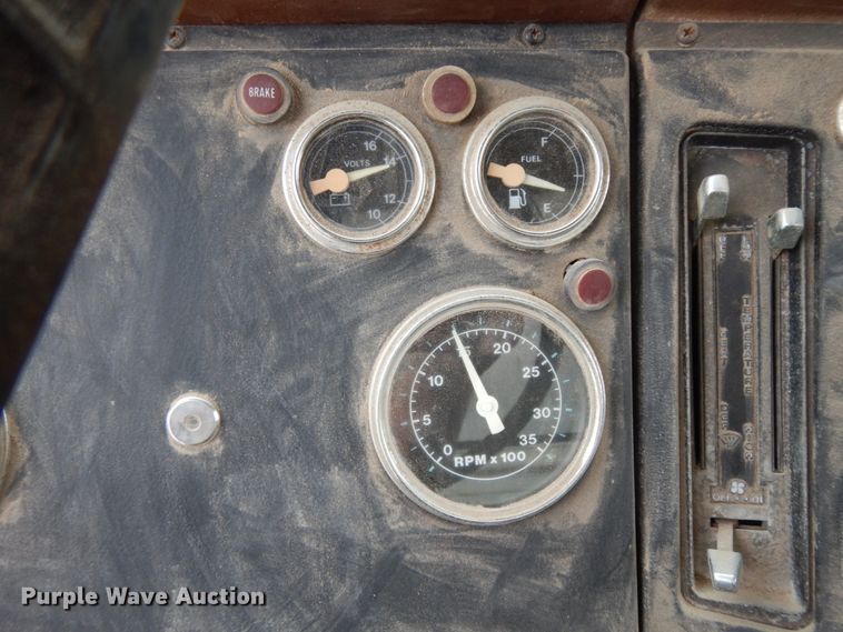 image for item DC2176 1984 Ford LTS8000  oil distributor truck