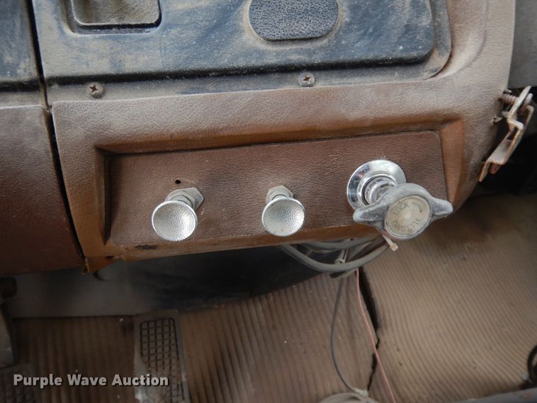 image for item DC2176 1984 Ford LTS8000  oil distributor truck