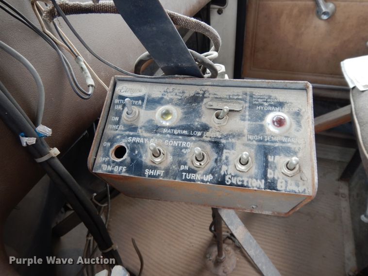 image for item DC2176 1984 Ford LTS8000  oil distributor truck