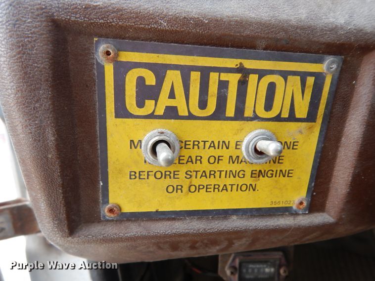 image for item DC2176 1984 Ford LTS8000  oil distributor truck