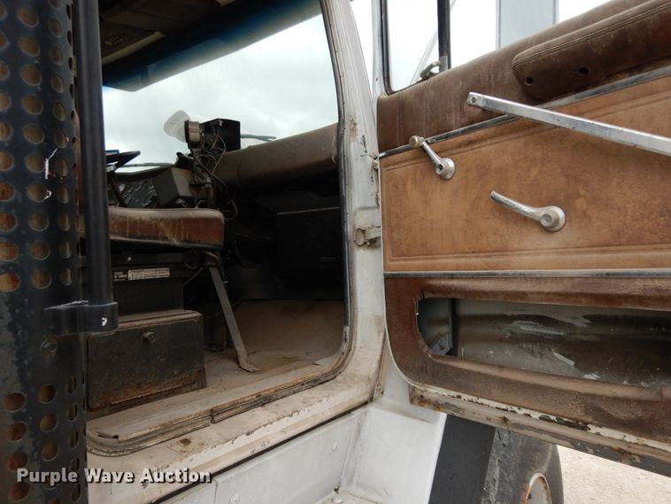 image for item DC2176 1984 Ford LTS8000  oil distributor truck