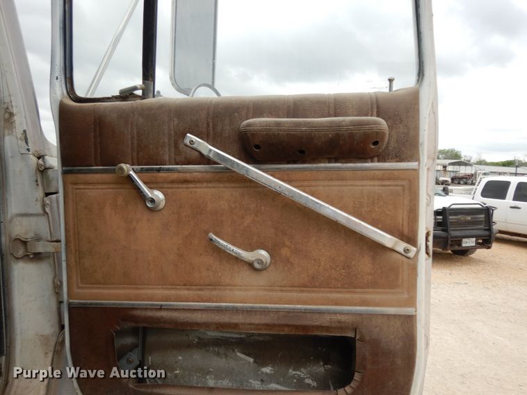 image for item DC2176 1984 Ford LTS8000  oil distributor truck