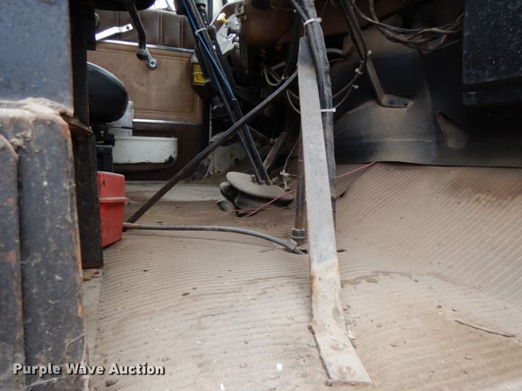 image for item DC2176 1984 Ford LTS8000  oil distributor truck