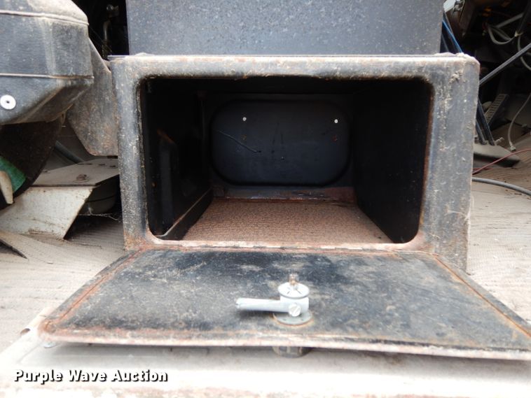 image for item DC2176 1984 Ford LTS8000  oil distributor truck