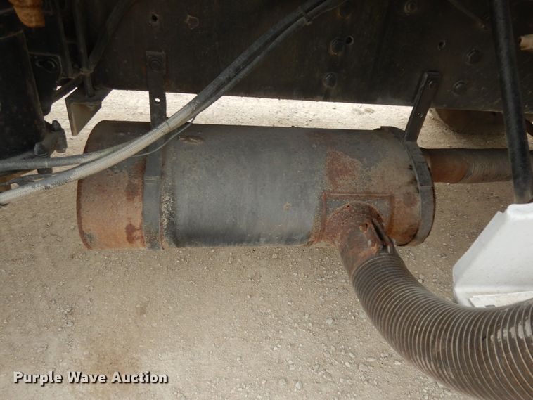 image for item DC2176 1984 Ford LTS8000  oil distributor truck