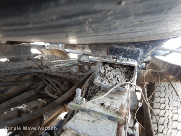 image for item DC2176 1984 Ford LTS8000  oil distributor truck