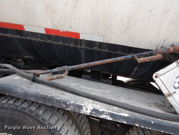 image for item DC2176 1984 Ford LTS8000  oil distributor truck