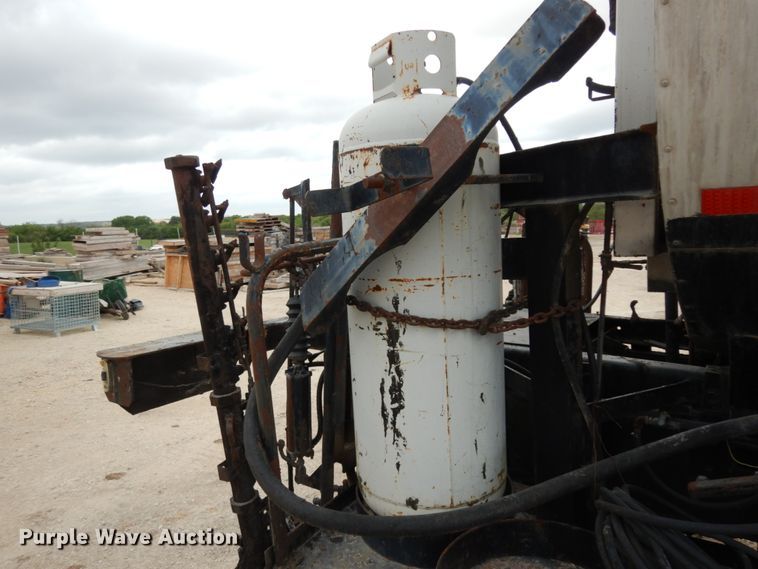 image for item DC2176 1984 Ford LTS8000  oil distributor truck