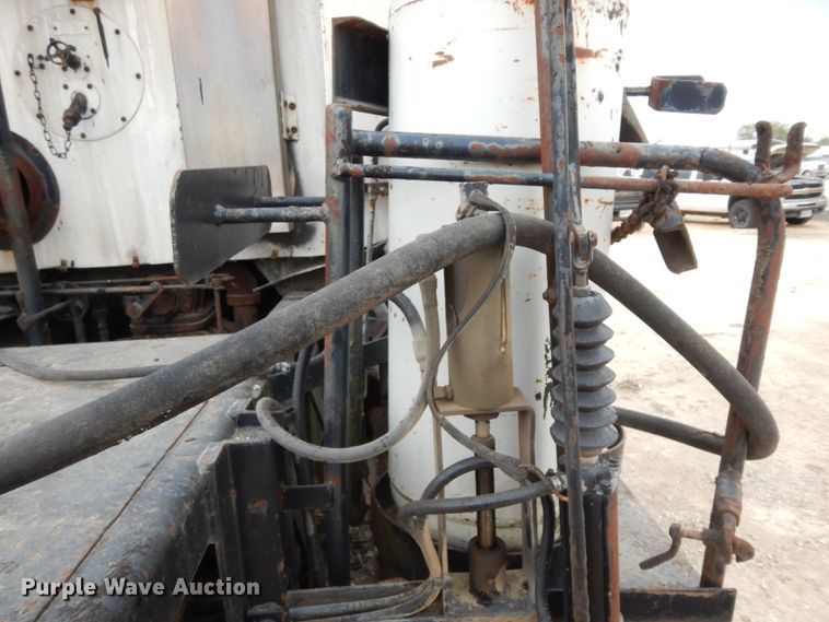 image for item DC2176 1984 Ford LTS8000  oil distributor truck