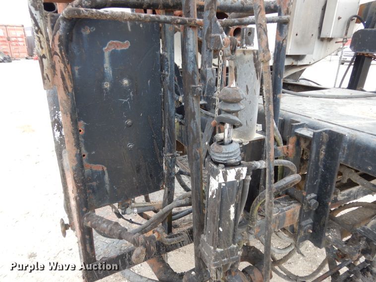 image for item DC2176 1984 Ford LTS8000  oil distributor truck