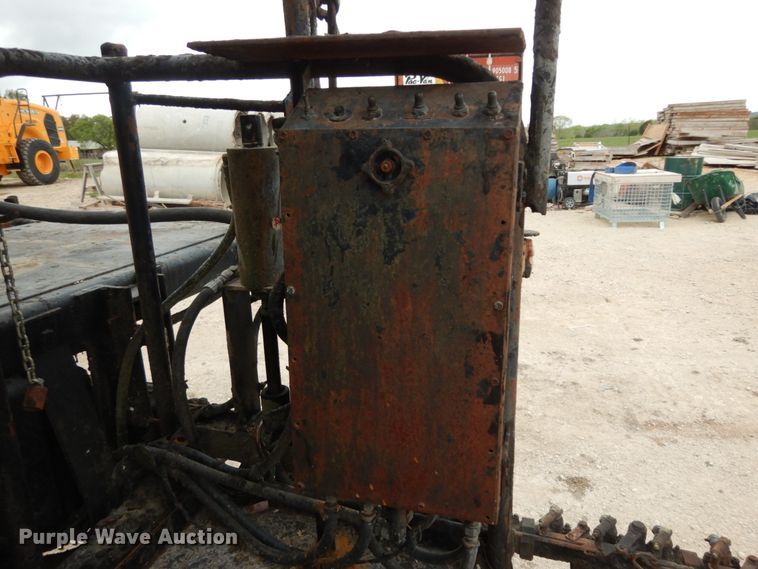 image for item DC2176 1984 Ford LTS8000  oil distributor truck