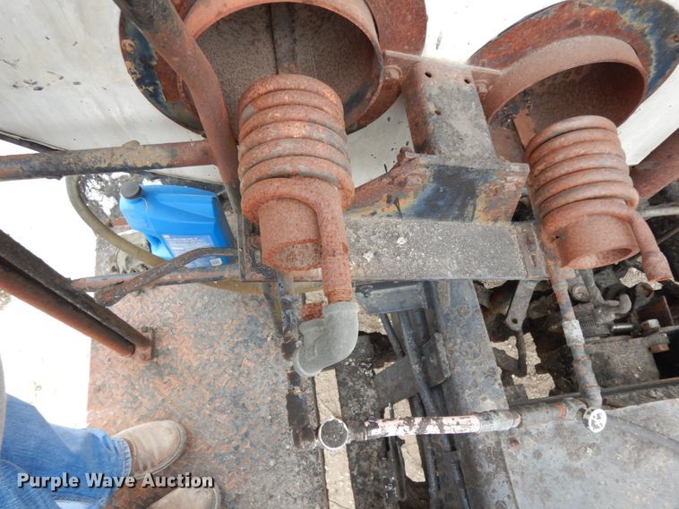 image for item DC2176 1984 Ford LTS8000  oil distributor truck