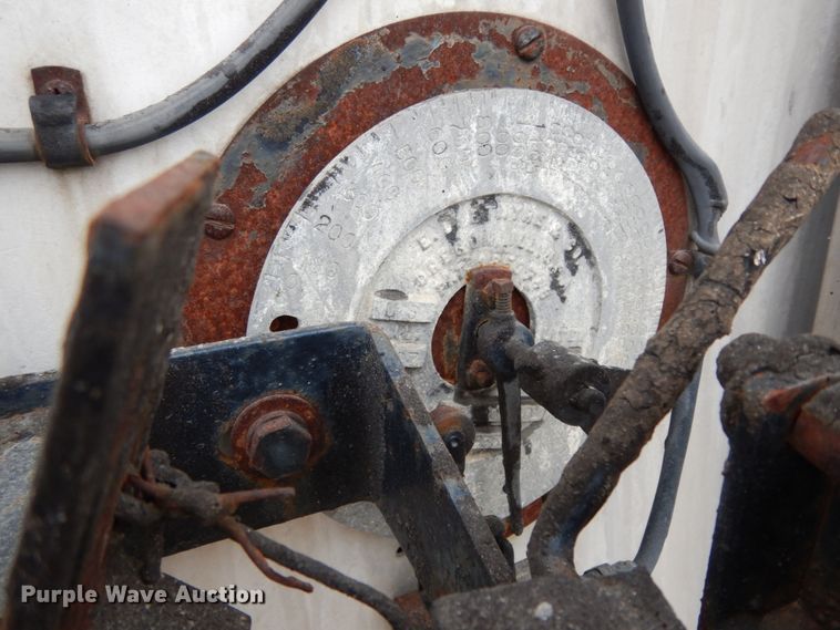 image for item DC2176 1984 Ford LTS8000  oil distributor truck