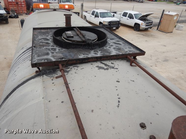 image for item DC2176 1984 Ford LTS8000  oil distributor truck