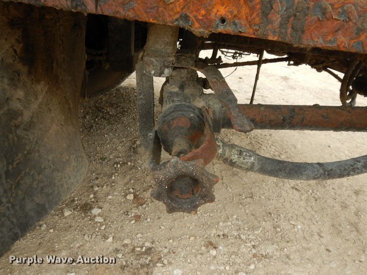 image for item DC2176 1984 Ford LTS8000  oil distributor truck