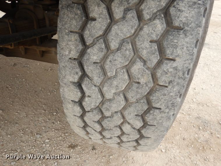 image for item DC2176 1984 Ford LTS8000  oil distributor truck