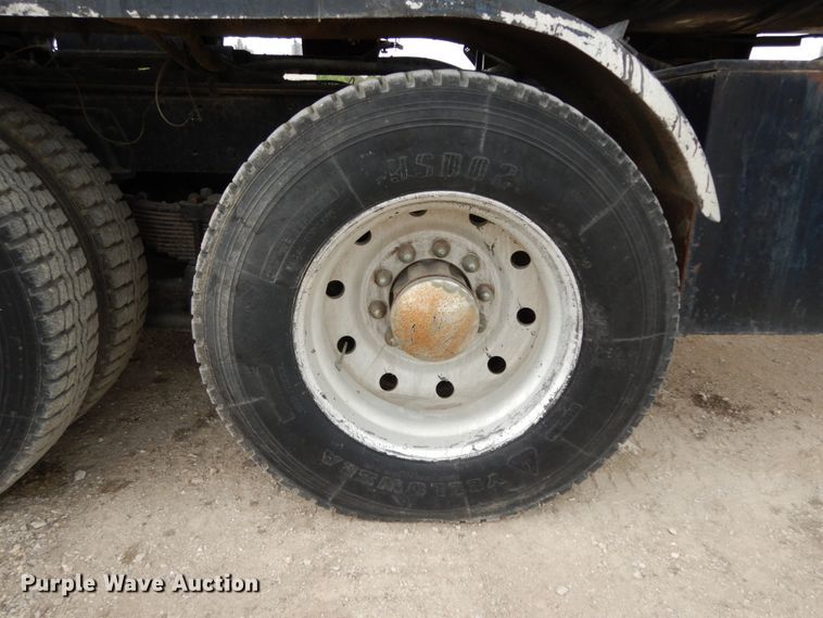 image for item DC2176 1984 Ford LTS8000  oil distributor truck