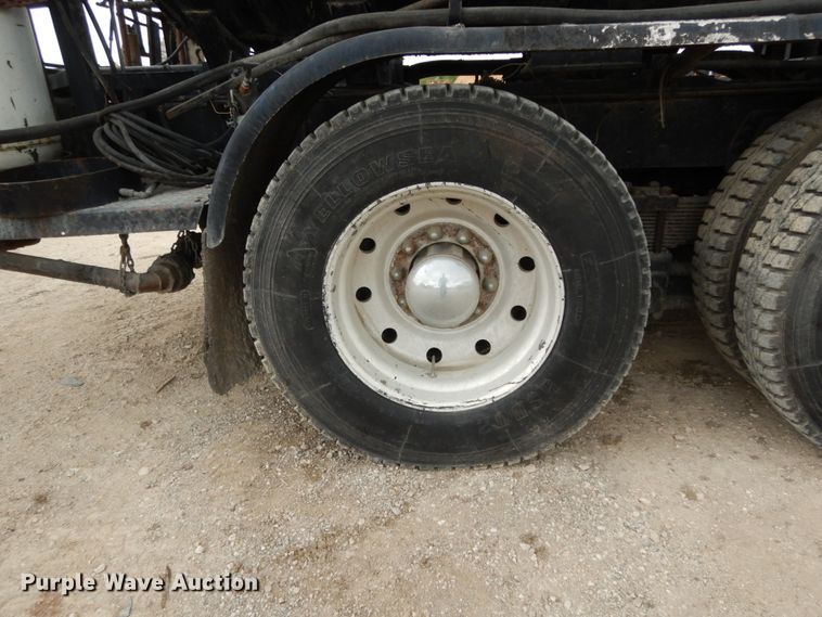 image for item DC2176 1984 Ford LTS8000  oil distributor truck