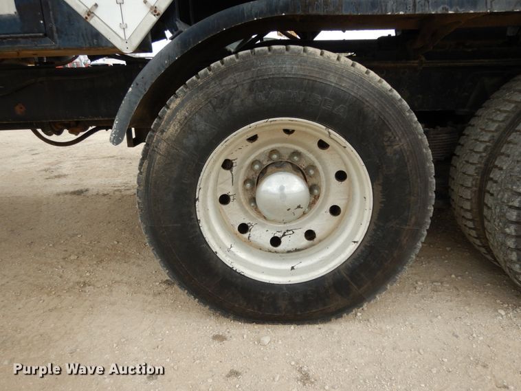 image for item DC2176 1984 Ford LTS8000  oil distributor truck