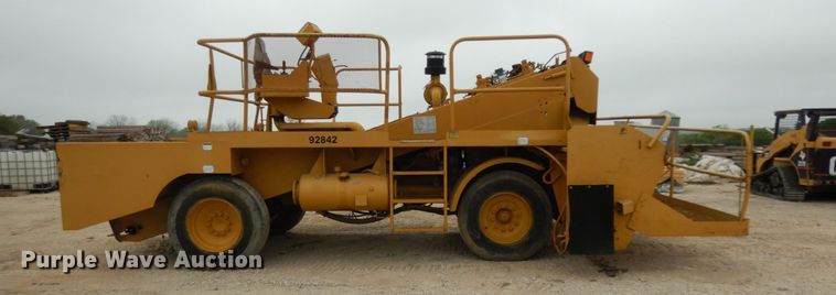 image for item DC2177 1992 Etnyre  chip spreader