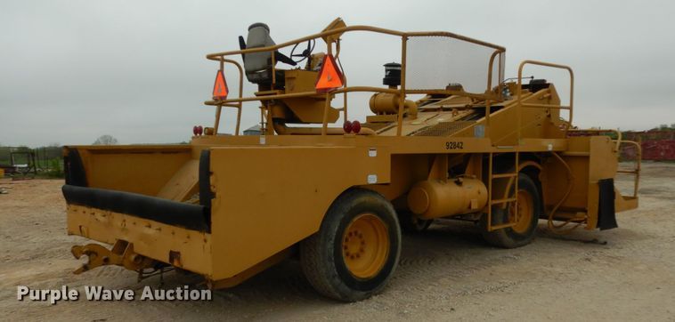 image for item DC2177 1992 Etnyre  chip spreader