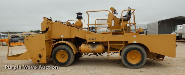 image for item DC2177 1992 Etnyre  chip spreader