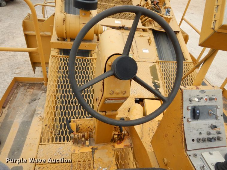 image for item DC2177 1992 Etnyre  chip spreader